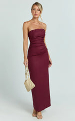 Robe longue Jamie - Robe colonne ajustée drapée sans bretelles couleur vin
