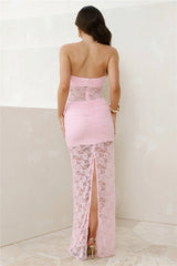 Robe longue sans bretelles en dentelle Princess Perks rose
