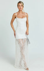 Robe longue Alana - Robe à col bénitier en dentelle et sequins, coloris blanc