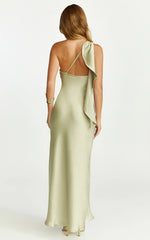 Robe mi-longue Calix – Robe nuisette asymétrique de couleur olive clair