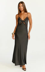 Robe midi Christy – Robe nuisette noire à col en V avec détails en dentelle