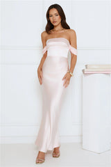 Robe longue en satin à épaules dénudées Hot Girl Diaries rose