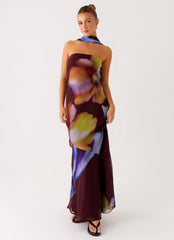Robe longue Under The Pagoda – Motif floral sombre