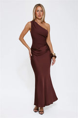 Robe longue en satin Starlit Darling marron