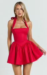 Mini-robe Helda - Robe à panneau corset avec col noué à la nuque de couleur rouge