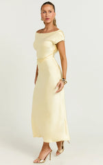 Robe Menette Midi - Robe courte à manches et dos décolleté couleur beurre