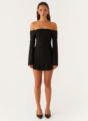 Mini robe Tarlisha noire à manches longues et épaules dénudées