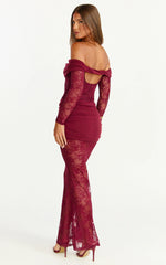 Robe longue Juliet - Robe en dentelle froncée superposée à manches longues et épaules dénudées couleur lie-de-vin