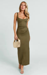 Robe Midi Benita - Robe ajustée froncée à col rond en vert olive