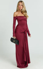 Robe longue Judith - Robe en jersey à col bateau, dos nu, devant noué et manches longues couleur bordeaux