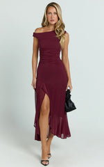 Robe midi Judee - Robe asymétrique fendue haute sur le côté couleur lie de vin