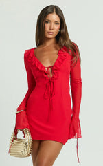 Mini-robe Alesya - Robe rouge à volants, décolleté plongeant, manches longues et détails à nouer