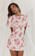Robe Courte Lila - Robe Ajustée à Col Montant, Manches Bouffantes et Dos en Dentelle Imprimé Toile De Jouy