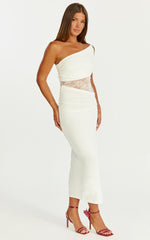 Robe midi Juliet - Robe moulante asymétrique en dentelle contrastante ivoire