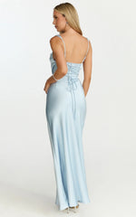 Robe mi-longue Rumi - Robe en satin drapée au buste bleu pâle