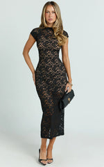 Robe midi Emma - Robe moulante noire à manches courtes en dentelle