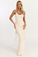 Robe longue Penny - Robe drapée à col bénitier et fleurs 3D de couleur crème