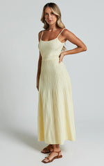 Robe midi Donissa - Robe en maille à panneaux jaune beurre