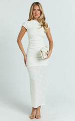 Robe longue Kayrene - Robe jacquard à manches courtes couleur crème