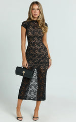 Robe midi Emma - Robe moulante noire à manches courtes en dentelle