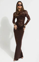 Robe longue Crisanta - Robe moulante à manches longues en dentelle contrastante couleur chocolat