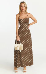 Robe longue Leighton - Robe trapèze à col carré et bretelles spaghetti croisées à pois chocolat/crème