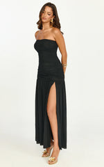 Robe longue Marguerite - Robe bustier en maille froncée avec fente haute en coloris noir