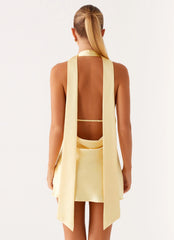 Mini robe licou en satin Alicia - Jaune pastel