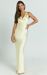 Robe longue Adilah - Robe en satin à col bénitier jaune beurre
