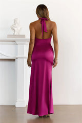 Robe longue satinée à licou CROWNED NIGHTS prune
