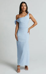 Robe longue Cincinnati - Robe longue en lin bleu pâle avec épaules dénudées et fente latérale