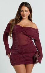 Mini-robe Rumi - Robe en tulle scintillant à épaules dénudées et froncée couleur lie de vin