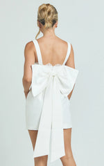 Mini-robe Alegra - Robe trapèze à encolure carrée de couleur ivoire