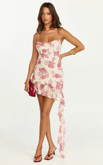 Mini-robe Lila – Robe à col bénitier et jupe à volants asymétriques en imprimé Toile de Jouy