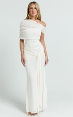 Robe longue Nicolette - Robe épaules dénudées à manches cape de couleur crème