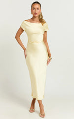 Robe Menette Midi - Robe courte à manches et dos décolleté couleur beurre