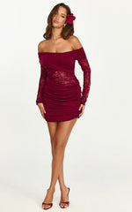 Mini-robe Juliet - Robe moulante bustier en dentelle contrastante couleur lie-de-vin