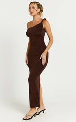 Robe mi-longue Isabel - Robe moulante asymétrique torsadée couleur chocolat