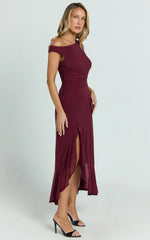 Robe midi Judee - Robe asymétrique fendue haute sur le côté couleur lie de vin