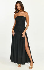 Robe longue Marguerite - Robe bustier en maille froncée avec fente haute en coloris noir