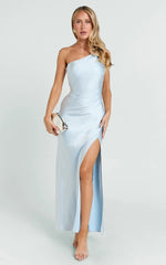 Robe longue Isla - Robe asymétrique en satin à fente latérale bleu ciel