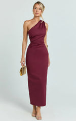 Robe Midi Karlie - Robe ajustée à une épaule couleur vin