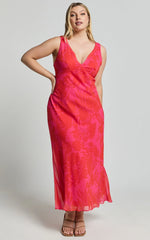 Robe mi-longue Jodie - Robe nuisette col en V à motif floral rose