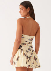 Robe courte à col montant Mirelle – Délice de crème au beurre