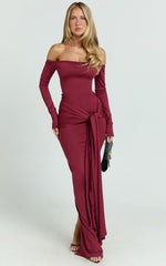 Robe longue Judith - Robe en jersey à col bateau, dos nu, devant noué et manches longues couleur bordeaux