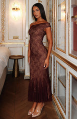 Robe longue en dentelle à épaules dénudées "Defied The Odds" couleur lie de vin