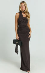 Robe longue Larson - Robe colonne à col asymétrique à nouer, coloris chocolat