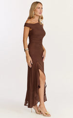 Robe midi Judee - Robe asymétrique fendue haute sur le côté couleur chocolat