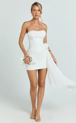 Mini-robe Riley - Robe moulante bustier drapée en blanc