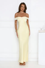 La robe longue Sophisticate épaules dénudées jaune
